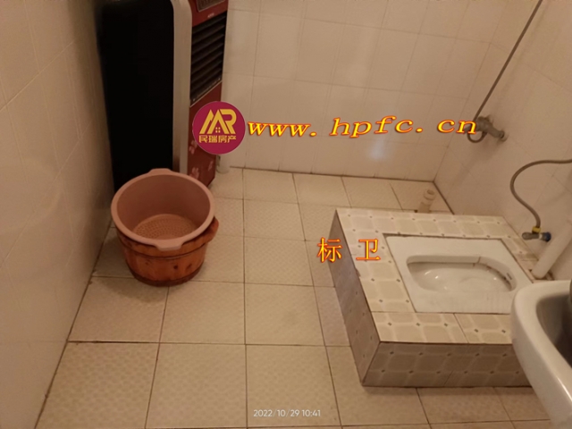 消防队对面森林公安小区六楼（三室二厅一厨三卫）套房出售