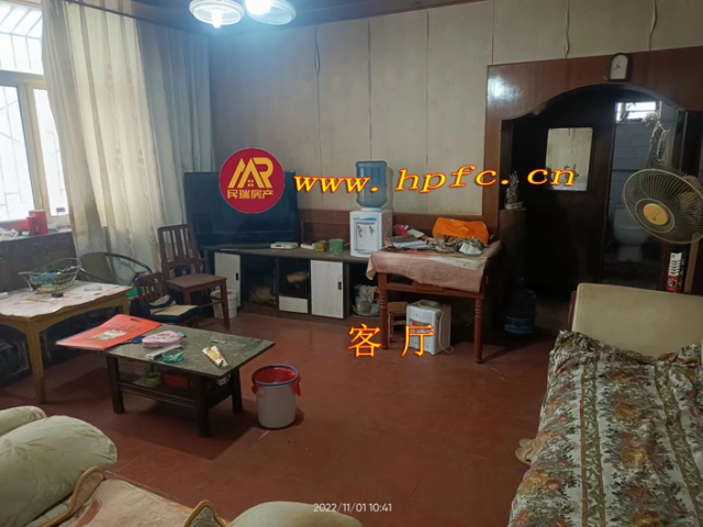 苗苗幼儿园对面电力公司住宅楼一楼（三室一厅一厨一卫）套房出售