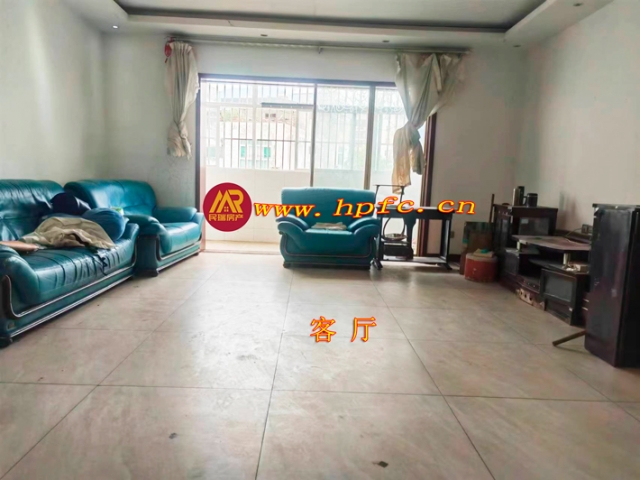 华中门口5楼（三室二厅一厨二卫）套房出售
