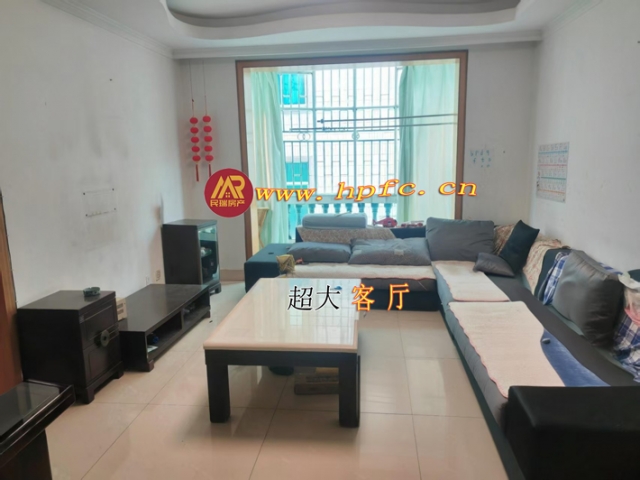 日杂公司四楼(三室二厅一厨二卫）套房出售 0621